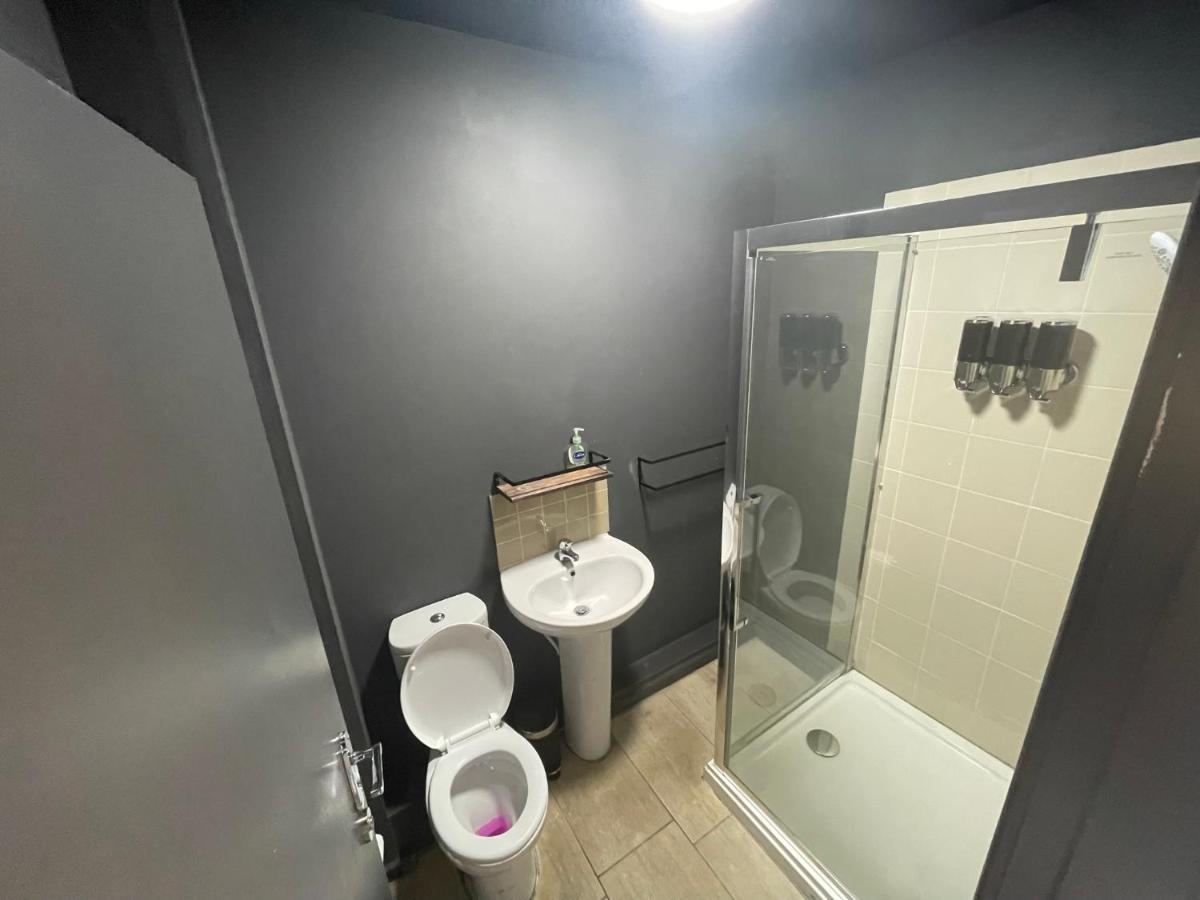Town Center Willow Apartment - Sleeps Up To 10 - Dogs Welcome - 2 Minutes From Train Station Блэкпул Экстерьер фото