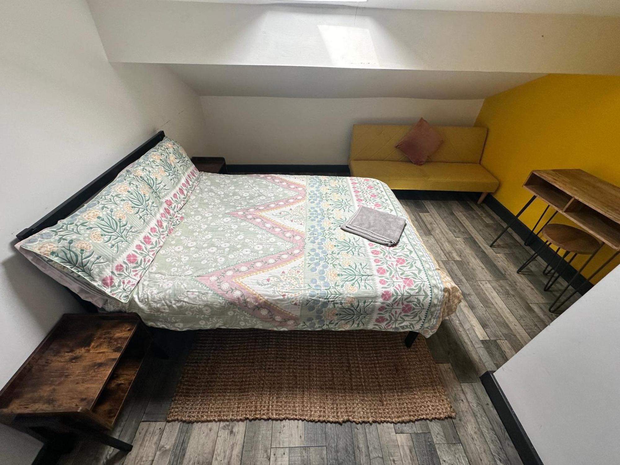 Town Center Willow Apartment - Sleeps Up To 10 - Dogs Welcome - 2 Minutes From Train Station Блэкпул Экстерьер фото