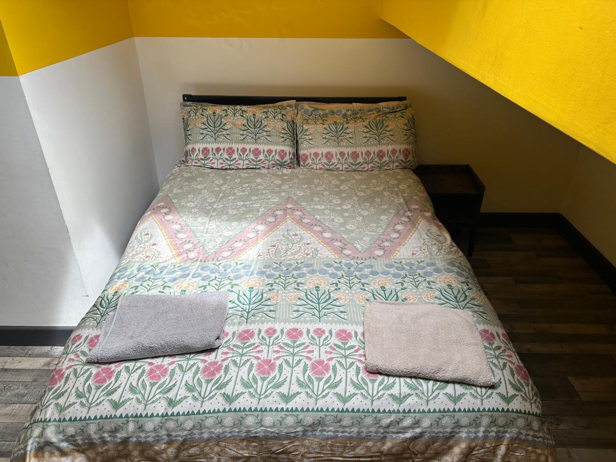 Town Center Willow Apartment - Sleeps Up To 10 - Dogs Welcome - 2 Minutes From Train Station Блэкпул Экстерьер фото