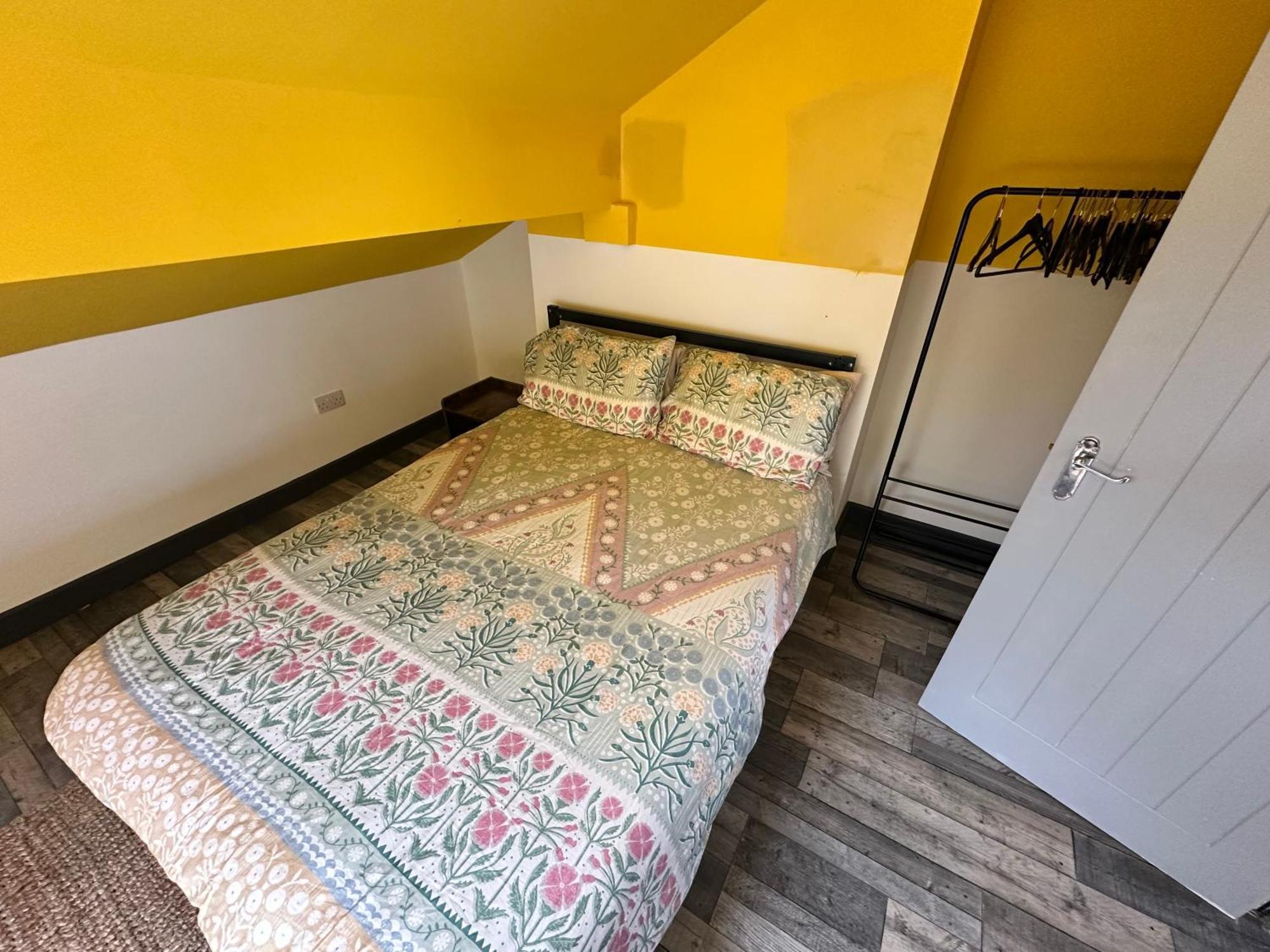 Town Center Willow Apartment - Sleeps Up To 10 - Dogs Welcome - 2 Minutes From Train Station Блэкпул Экстерьер фото